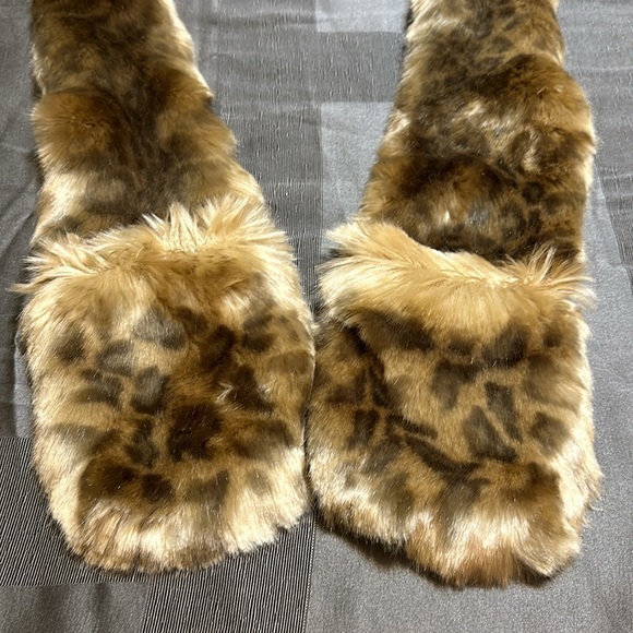 AFRICAN GOLDEN CAT LUXE FAUX FUR COLLECTOR EDITION HOOD | WOMEN'S Spirithood - Picture 4 of 14
